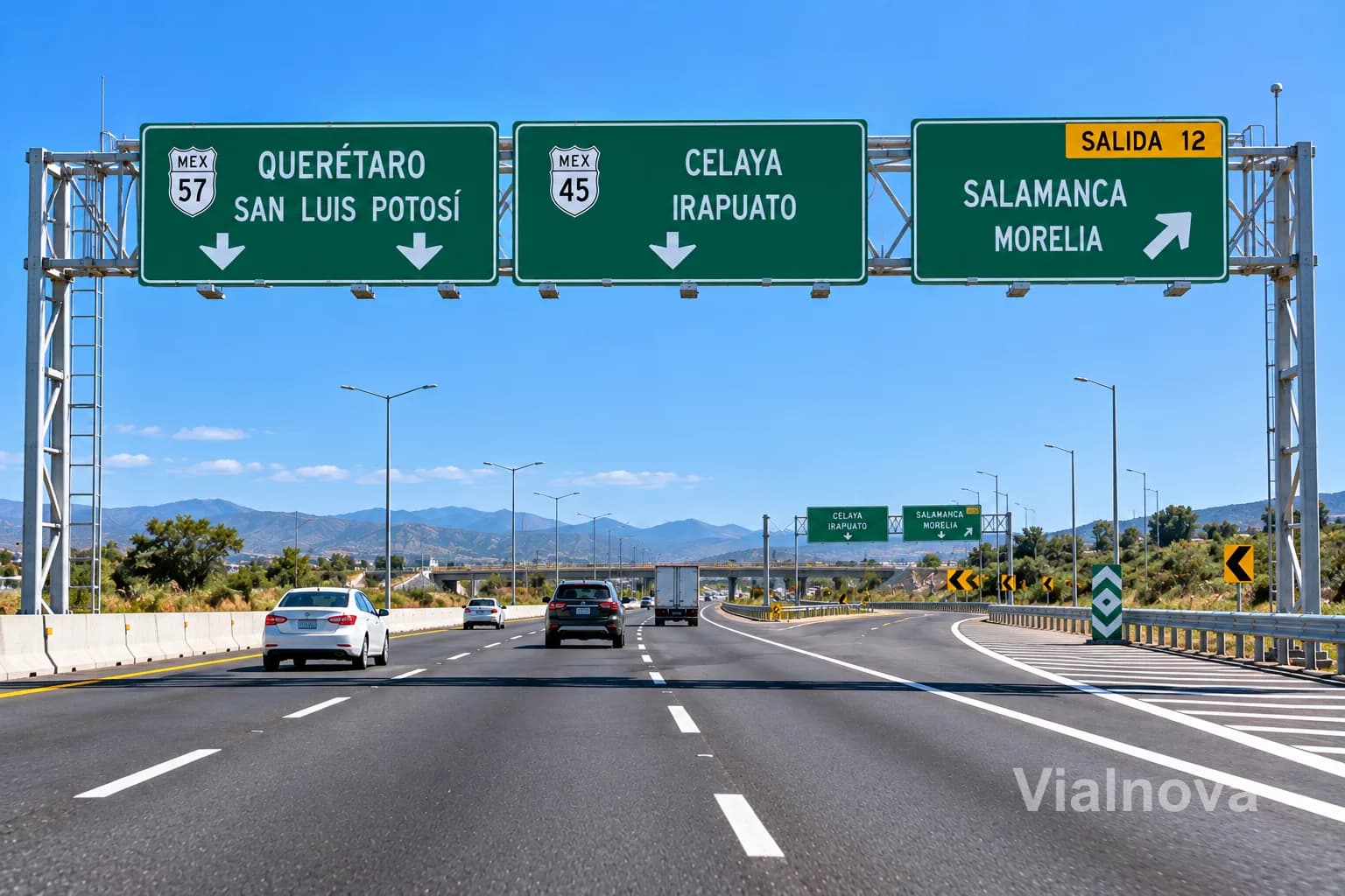 Señalamiento horizontal en autopista — foto 2